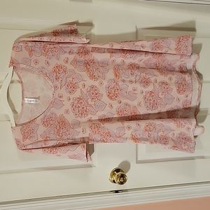 Lularoe size M Pink tunic tee with pink and lavender hydrangea pattern